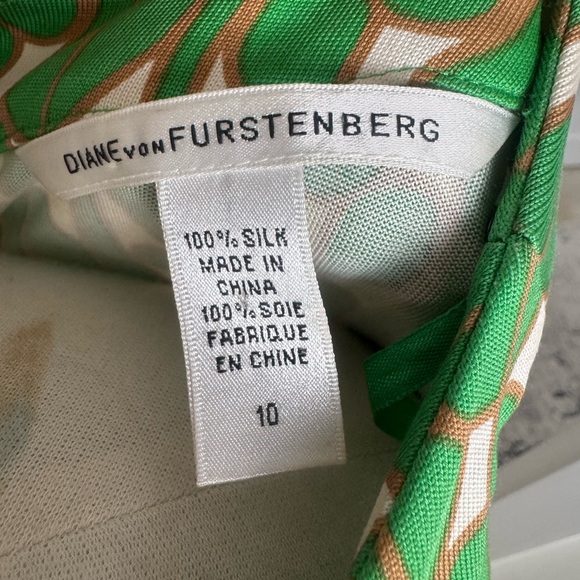 Diane Von Furstenberg Silk Green Patterned 3/4 Sleeve Dress Size 10 - Picture 4 of 7